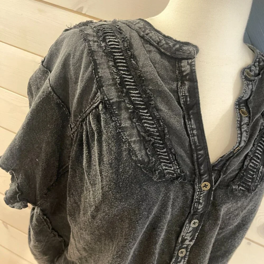 059 Free People Women's Black Sofia Henley NWOT Oversized Size Small - Picture 8 of 8